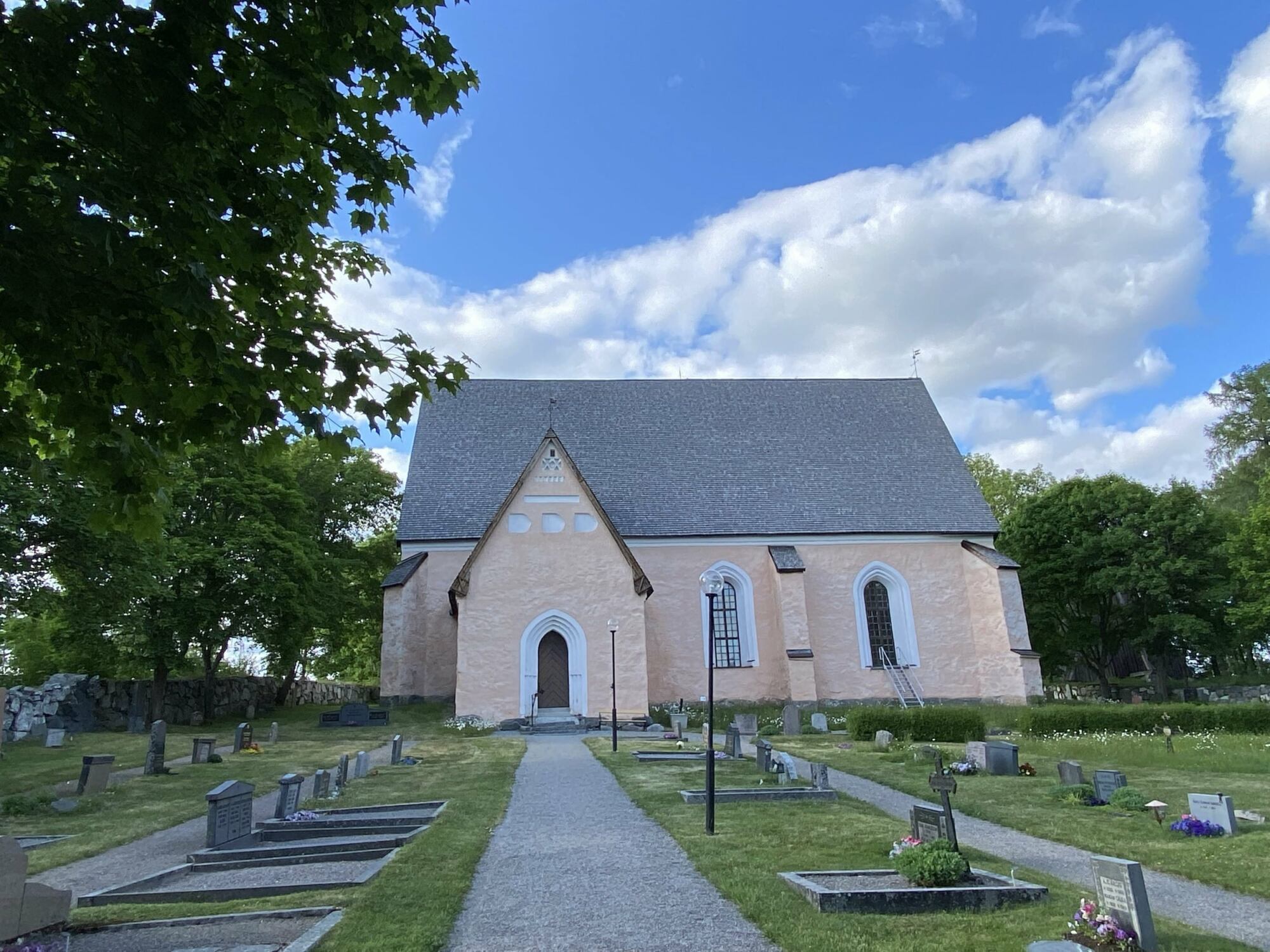 Hjälsta cemetery